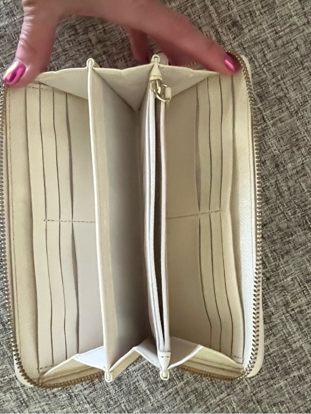 Jacquard Acc Zip
Around Wallet In
Khaki And Chalk - Picture 9 of 10
